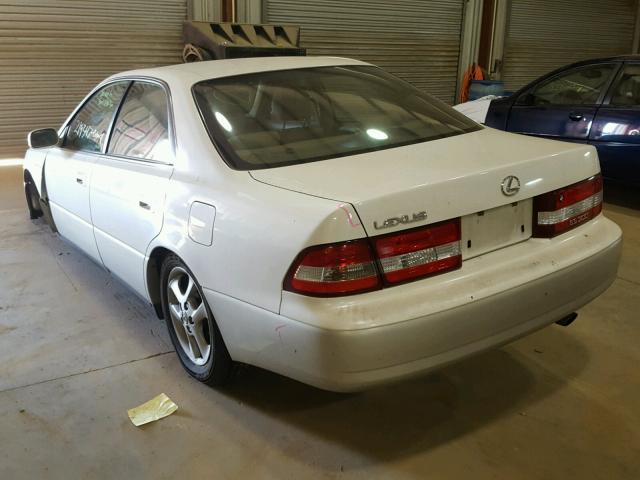 JT8BF28G110330962 - 2001 LEXUS ES 300 WHITE photo 3