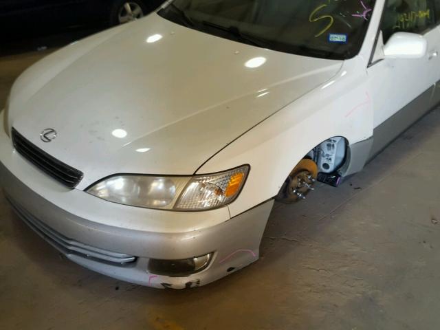 JT8BF28G110330962 - 2001 LEXUS ES 300 WHITE photo 9