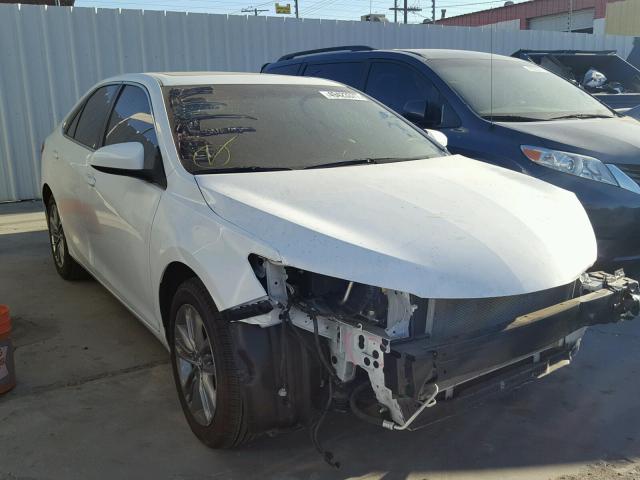 4T1BF1FK4GU235571 - 2016 TOYOTA CAMRY LE თეთრი ფოტო 1