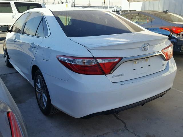 4T1BF1FK4GU235571 - 2016 TOYOTA CAMRY LE WHITE photo 3