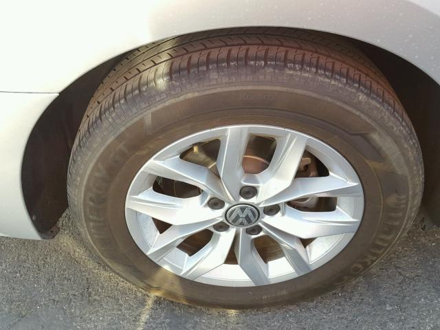 1VWAT7A33GC034114 - 2016 VOLKSWAGEN PASSAT S فضي صورة 9