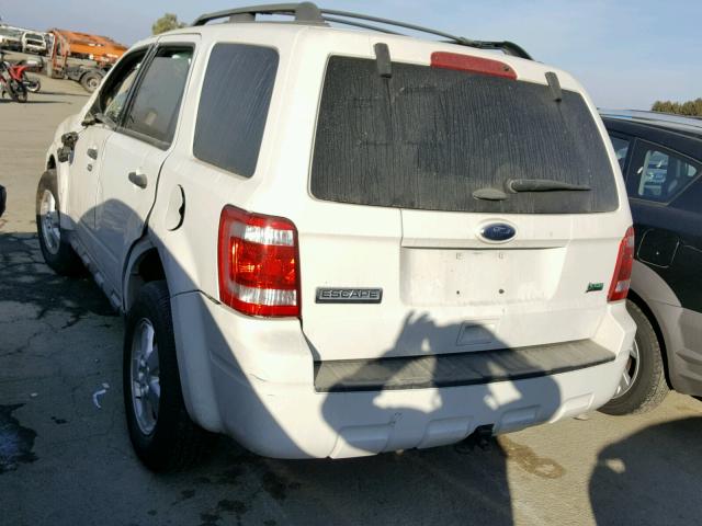 1FMCU0DG2BKC53235 - 2011 FORD ESCAPE XLT WHITE photo 3