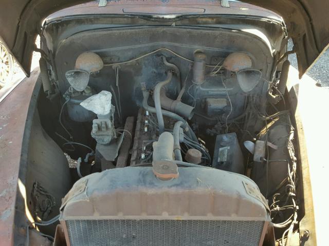 L6MA13264 - 1947 PONTIAC TORPEDO MAROON photo 7