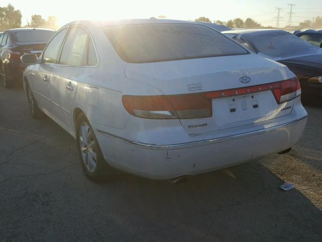 KMHFC46F48A257023 - 2008 HYUNDAI AZERA SE WHITE photo 3