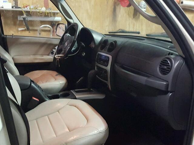 1J8GL58K54W135933 - 2004 JEEP LIBERTY LI WHITE photo 5