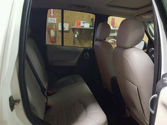 1J8GL58K54W135933 - 2004 JEEP LIBERTY LI WHITE photo 6