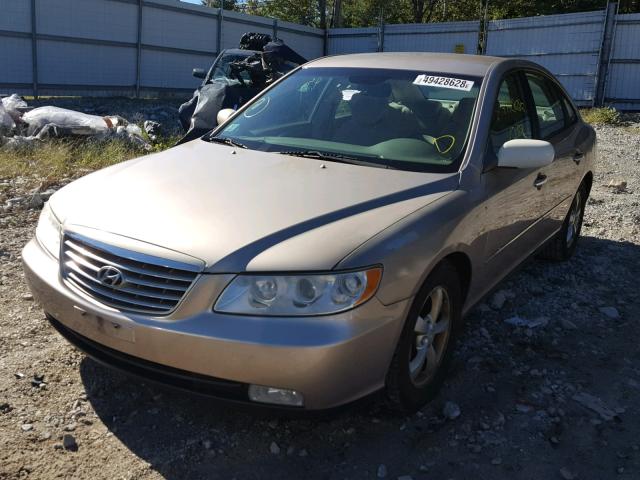 KMHFC46F16A075924 - 2006 HYUNDAI AZERA SE GOLD photo 2