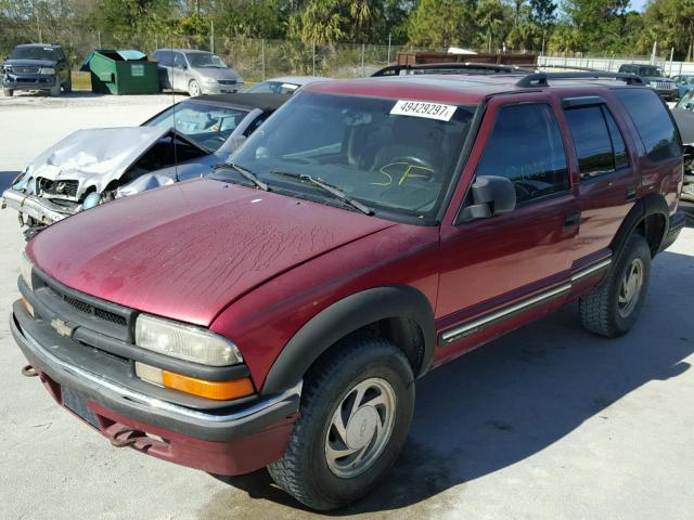 1GNDT13W812167931 - 2001 CHEVROLET BLAZER RED photo 2