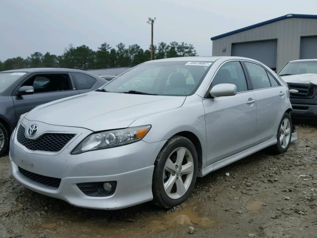 4T1BF3EKXBU215296 - 2011 TOYOTA CAMRY BASE SILVER photo 2