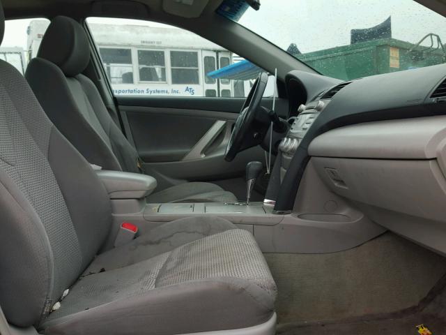 4T1BF3EKXBU215296 - 2011 TOYOTA CAMRY BASE SILVER photo 5