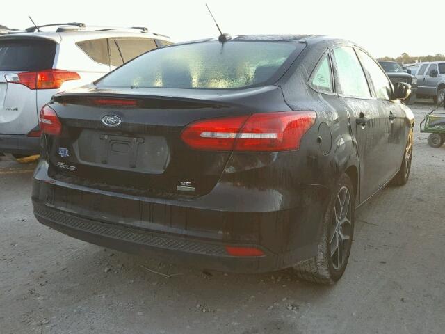 1FADP3FEXHL292645 - 2017 FORD FOCUS SE BLACK photo 4