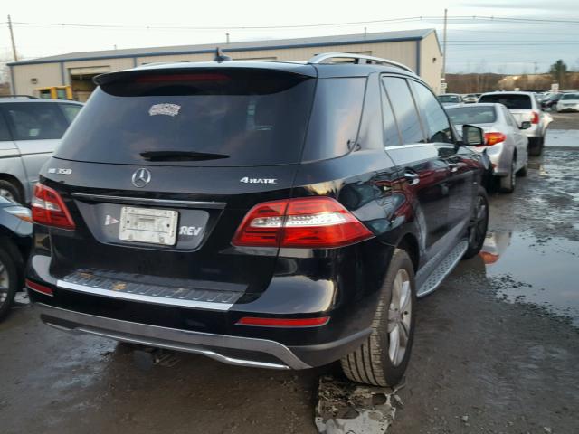 4JGDA5HB6CA024962 - 2012 MERCEDES-BENZ ML 350 4MA BLACK photo 4