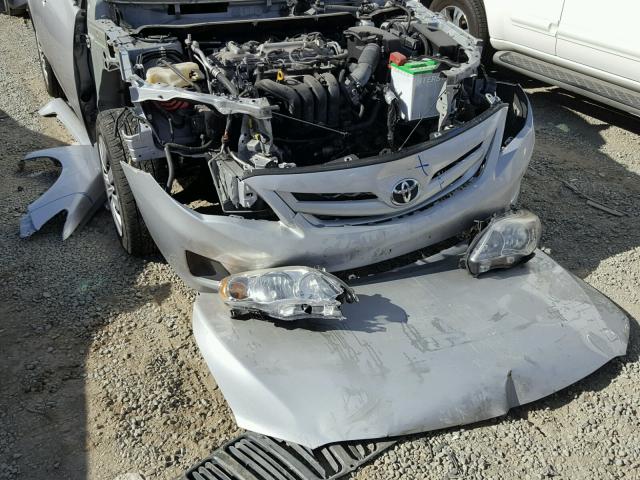 2T1BU4EE3CC830250 - 2012 TOYOTA COROLLA BA SILVER photo 9