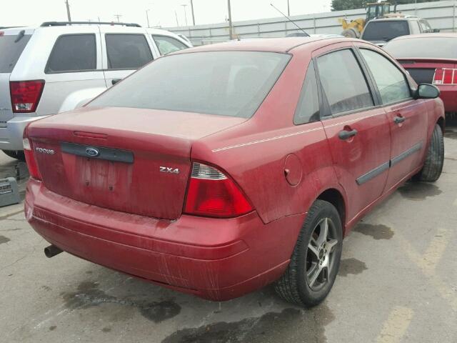 1FAFP34N45W112534 - 2005 FORD FOCUS ZX4 RED photo 4