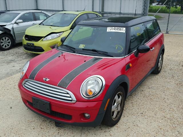 WMWML3C53ATX36784 - 2010 MINI COOPER CLU RED photo 2