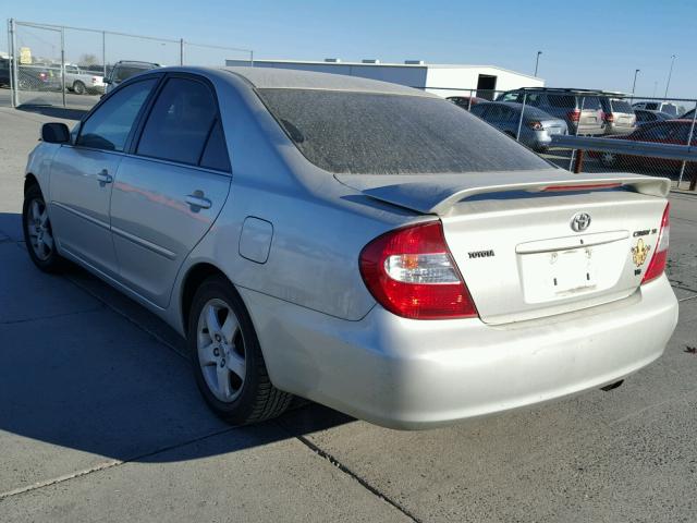JTDBF32K220072179 - 2002 TOYOTA CAMRY LE ვერცხლისფერი ფოტო 3