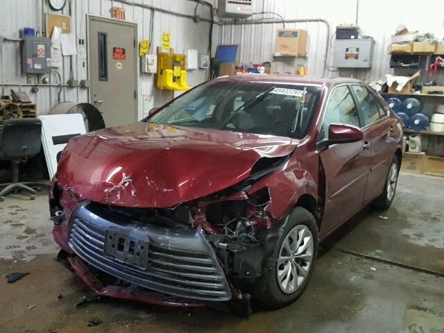 4T1BF1FK0GU511163 - 2016 TOYOTA CAMRY LE წითელი ფოტო 2