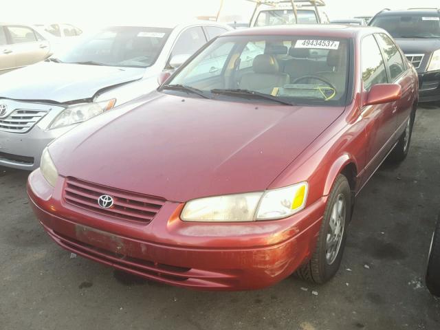 4T1BF28K6WU924531 - 1998 TOYOTA CAMRY CE RED photo 2