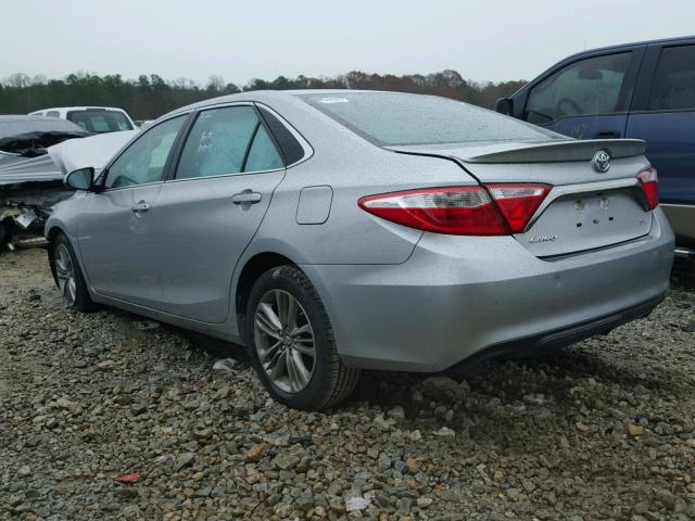 4T1BF1FK6GU589995 - 2016 TOYOTA CAMRY LE ვერცხლისფერი ფოტო 3
