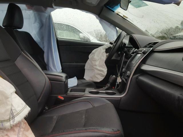 4T1BF1FK6GU589995 - 2016 TOYOTA CAMRY LE ვერცხლისფერი ფოტო 5