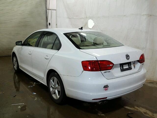 3VWLL7AJ8EM307924 - 2014 VOLKSWAGEN JETTA TDI WHITE photo 3