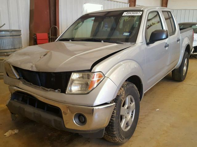 1N6AD07U37C450927 - 2007 NISSAN FRONTIER C SILVER photo 2