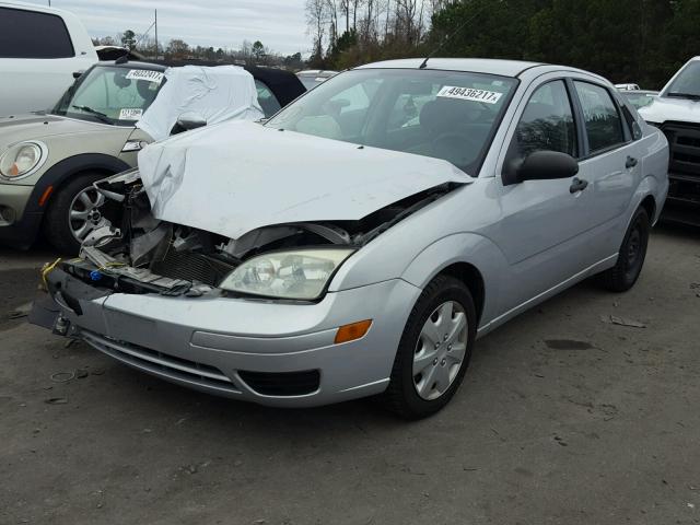 1FAFP34N97W316152 - 2007 FORD FOCUS ZX4 GRAY photo 2