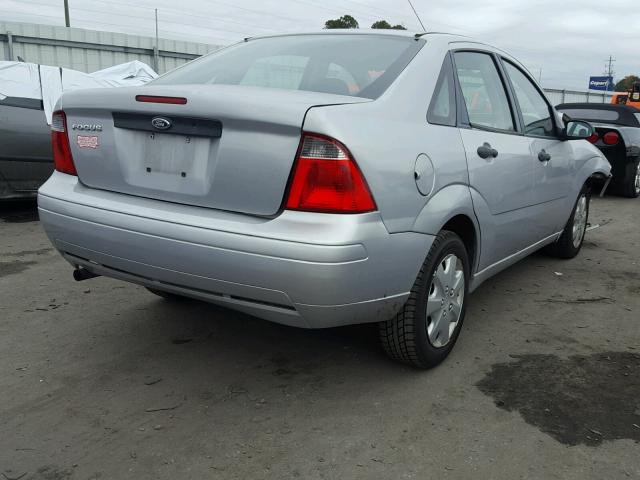 1FAFP34N97W316152 - 2007 FORD FOCUS ZX4 GRAY photo 4