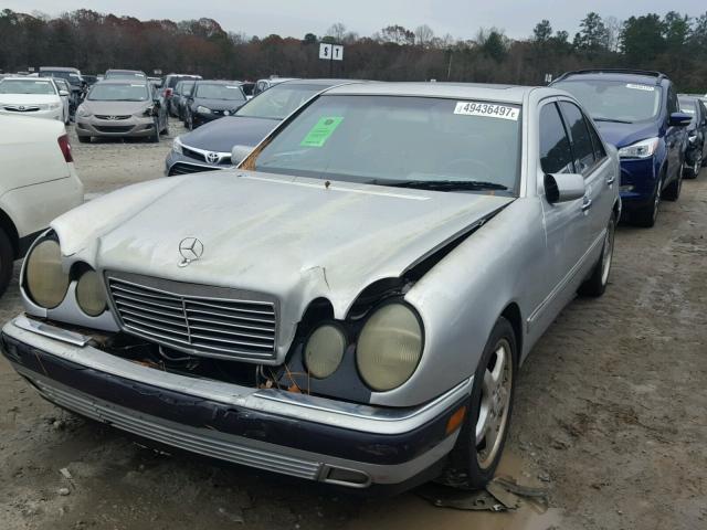 WDBJF65F4WA665049 - 1998 MERCEDES-BENZ E 320 SILVER photo 2