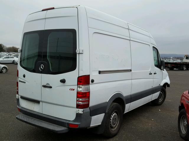 WD3PE7CC4A5488429 - 2010 MERCEDES-BENZ SPRINTER 2 WHITE photo 4