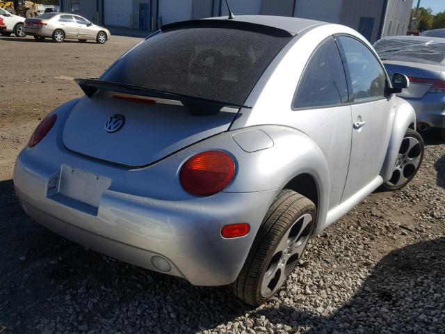 3VWCC21C6YM426290 - 2000 VOLKSWAGEN NEW BEETLE 银色 照片 4