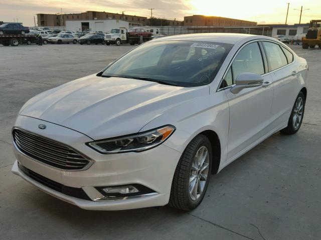 3FA6P0HD4HR349578 - 2017 FORD FUSION SE WHITE photo 2