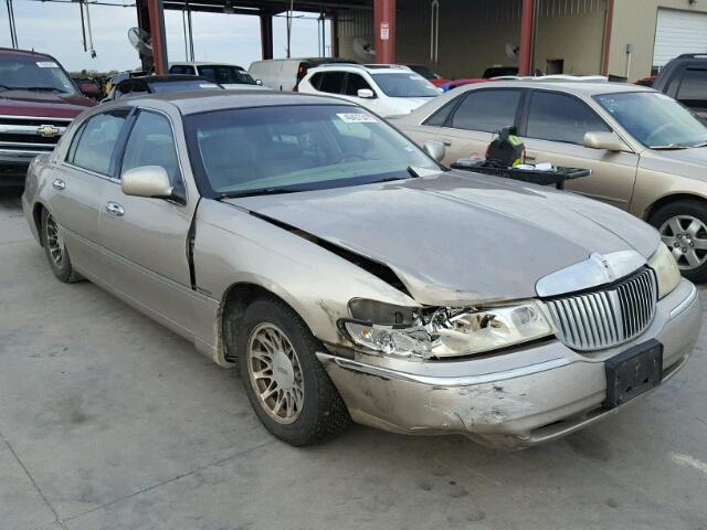 1LNHM82W81Y661930 - 2001 LINCOLN TOWN CAR S BEIGE photo 1