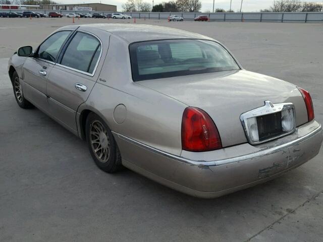 1LNHM82W81Y661930 - 2001 LINCOLN TOWN CAR S BEIGE photo 3