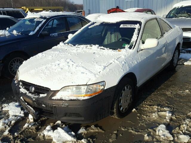 1HGCG32641A024634 - 2001 HONDA ACCORD LX WHITE photo 2