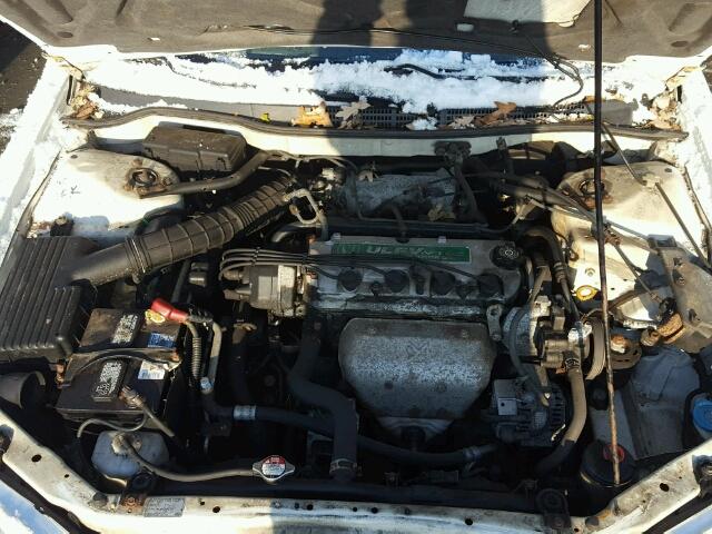 1HGCG32641A024634 - 2001 HONDA ACCORD LX WHITE photo 7