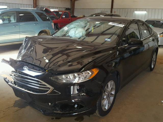 3FA6P0HD4HR252154 - 2017 FORD FUSION SE BLACK photo 2