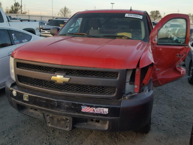 1GCEC14XX7Z624825 - 2007 CHEVROLET SILVERADO RED photo 2