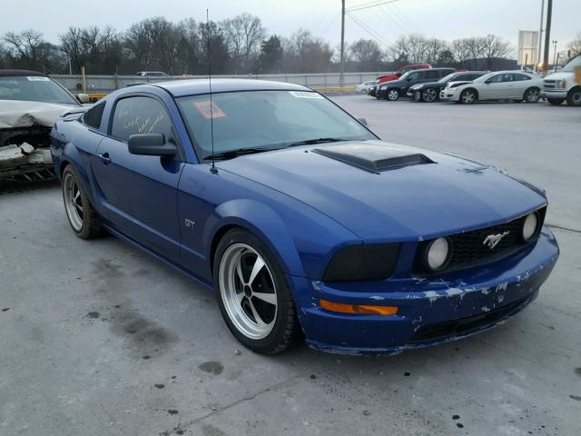 1ZVFT82HX55153883 - 2005 FORD MUSTANG GT BLUE photo 1