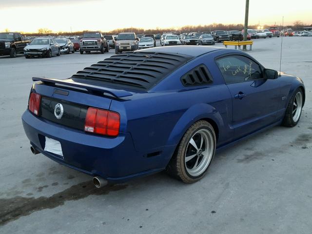 1ZVFT82HX55153883 - 2005 FORD MUSTANG GT BLUE photo 4