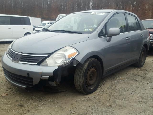 3N1BC11E37L441217 - 2007 NISSAN VERSA S GRAY photo 2