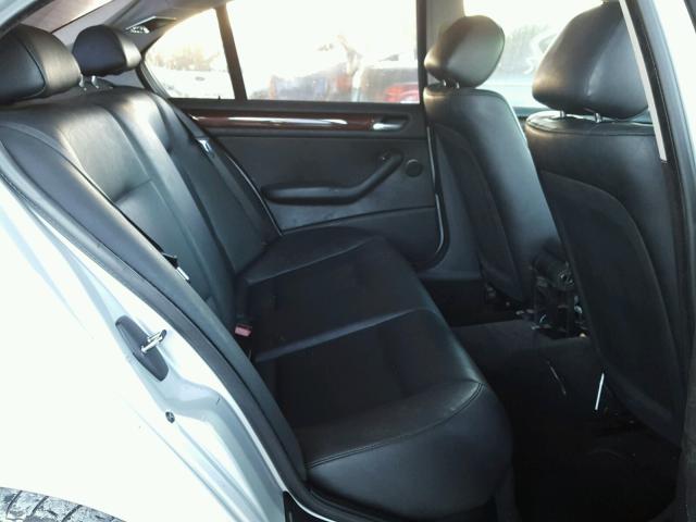 WBAAM3343YCA91154 - 2000 BMW 323 I SILVER photo 6