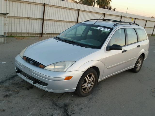 1FAHP36301W161194 - 2001 FORD FOCUS SE SILVER photo 2