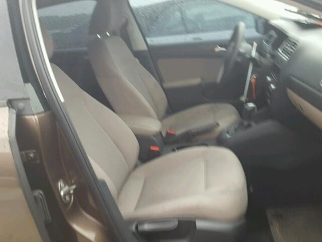 3VW2K7AJ3DM444878 - 2013 VOLKSWAGEN JETTA BASE BROWN photo 5