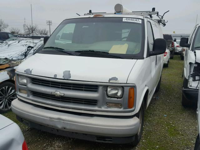 1GCFG25W0Y1141140 - 2000 CHEVROLET EXPRESS G2 WHITE photo 2