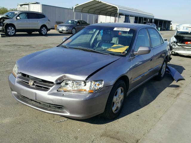 1HGCG1655YA046304 - 2000 HONDA ACCORD EX CHARCOAL photo 2