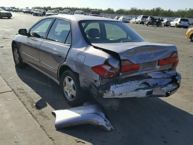 1HGCG1655YA046304 - 2000 HONDA ACCORD EX CHARCOAL photo 3