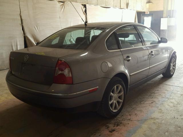 WVWPD63B94E063111 - 2004 VOLKSWAGEN PASSAT GLS SILVER photo 4