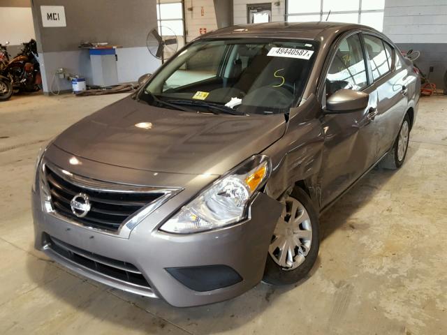 3N1CN7AP8GL824184 - 2016 NISSAN VERSA S GRAY photo 2