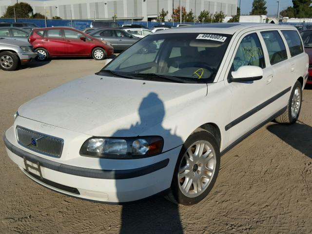 YV1SW53D212048375 - 2001 VOLVO V70 T5 TUR WHITE photo 2